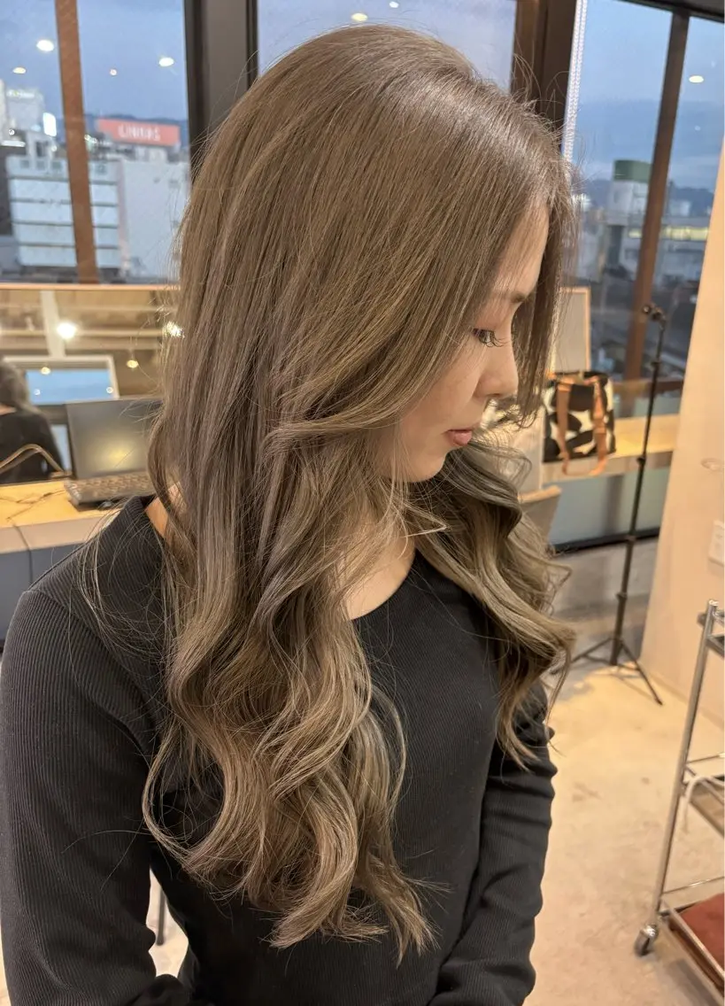 ロング ヘアカラー HIRO ✂︎のヘアスタイル
