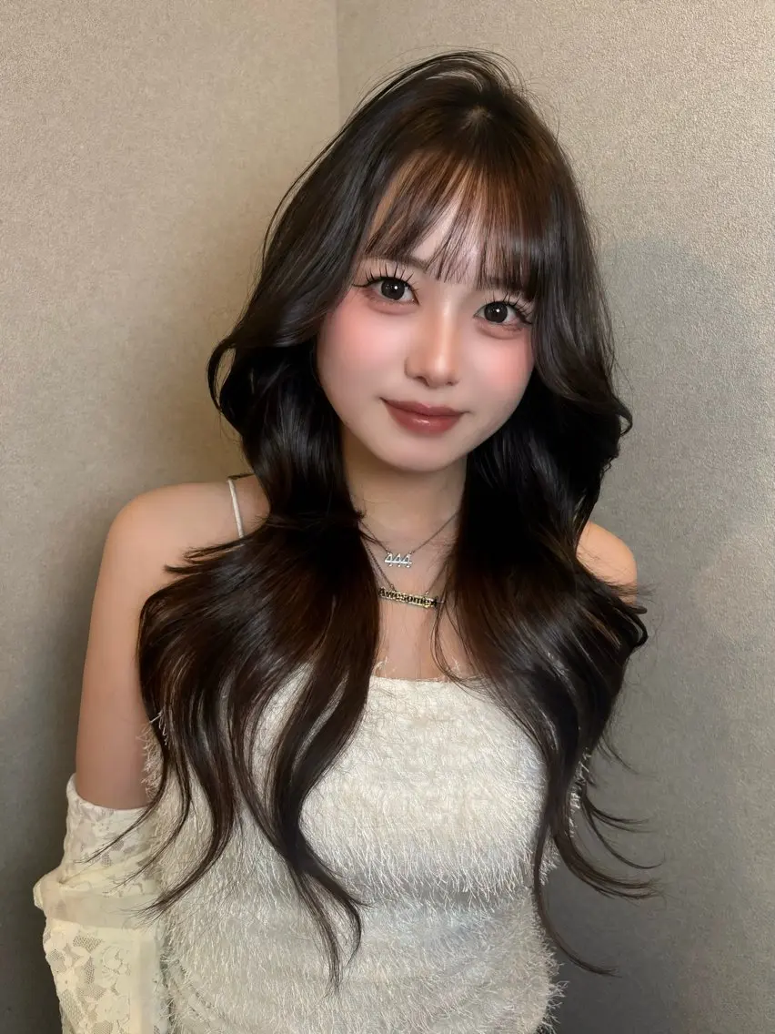 ロング チョコレートブラウン くびれヘア 卒業式のヘアスタイル 学生 韓国風ヘア カット ヘアカラー SeiRa☪️ 艶髪 / 透明感のヘアスタイル