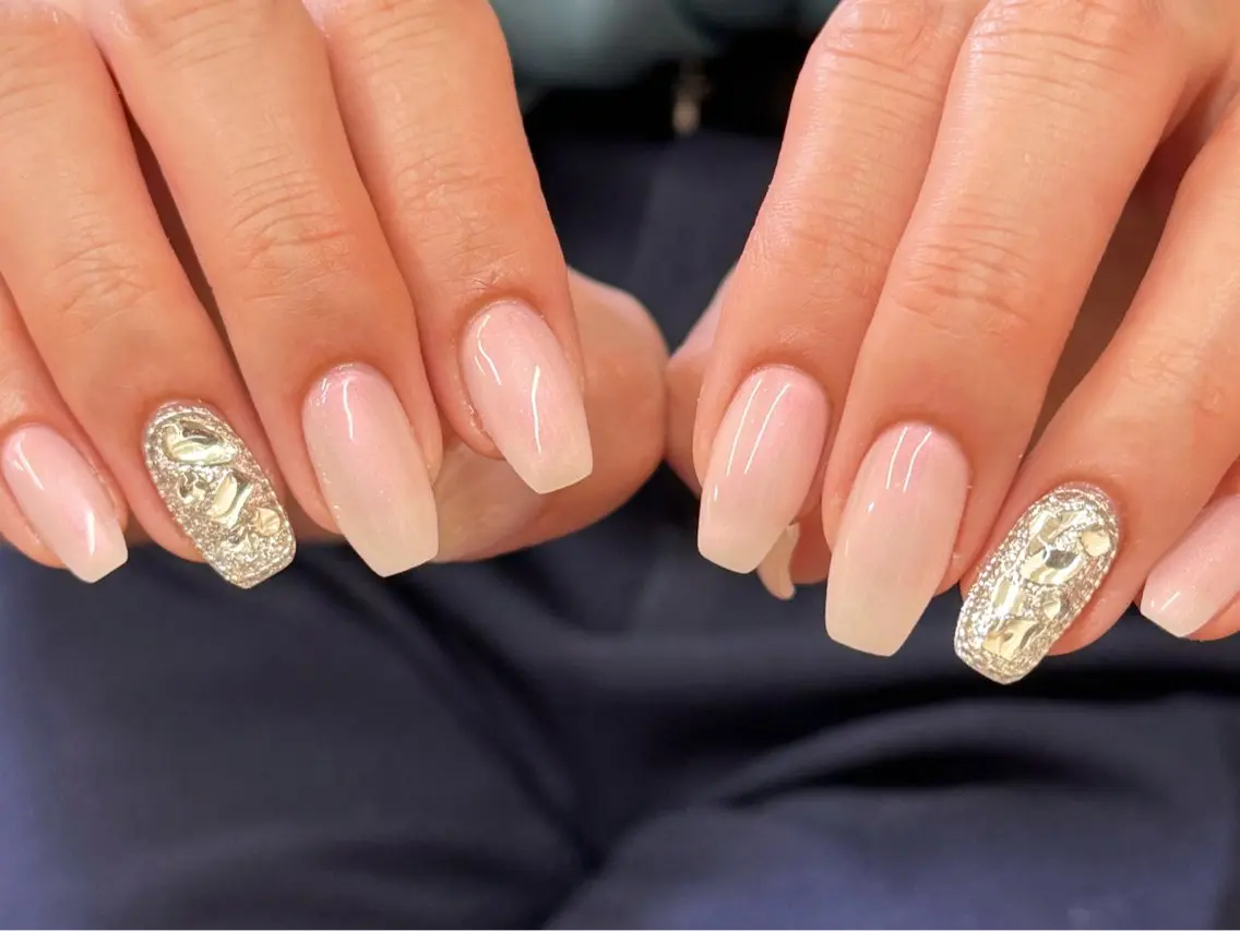 ネイル オーロラネイル 長さ出し フレンチネイル ジェルネイル ガラスフレンチ ハンドネイル Rela・S NAILのネイルデザイン