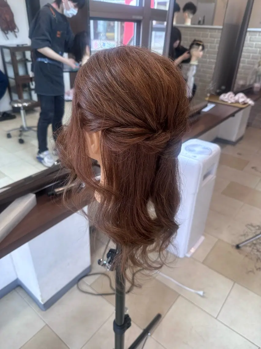 ￥2000（現金支払いのみ）簡単ヘアセット（３スタイルから選ぶ簡単ヘア）の写真
