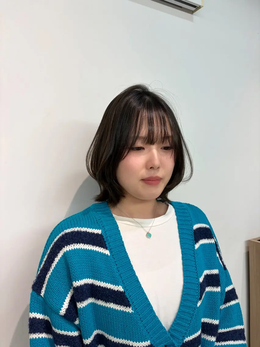 ミディアム ボブレイヤー ボブ くびれヘア 伸ばしかけ レイヤーカット 大村 咲羅のヘアスタイル