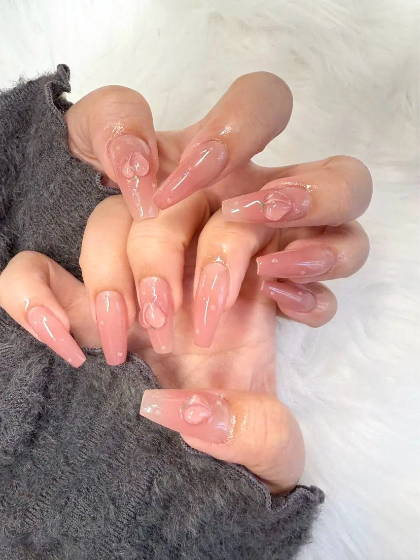 ネイル チークネイル 長さ出し フラワーネイル フレンチネイル ガーリー sun nail池袋 モデル募集のネイルデザイン