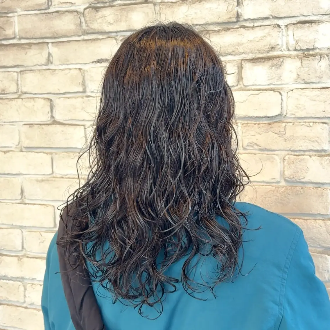 セミロング パーマ セミロングパーマ レイヤーカット カット パーマ 横浜パーマ🌐ボブ✨ 暖色カラーもえかのヘアスタイル