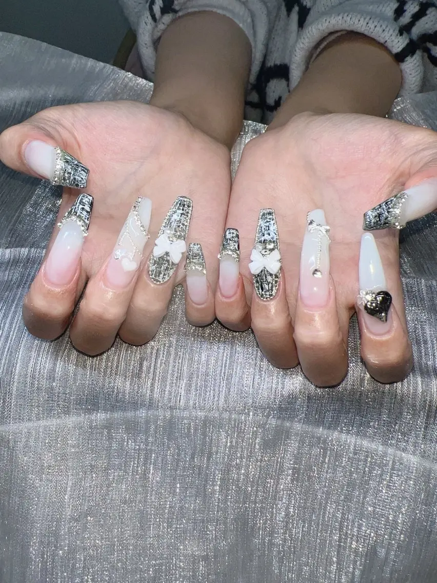 ネイル オーロラネイル チークネイル 長さ出し フットネイル フレンチネイル ハンドネイル Lee Nailsのネイルデザイン