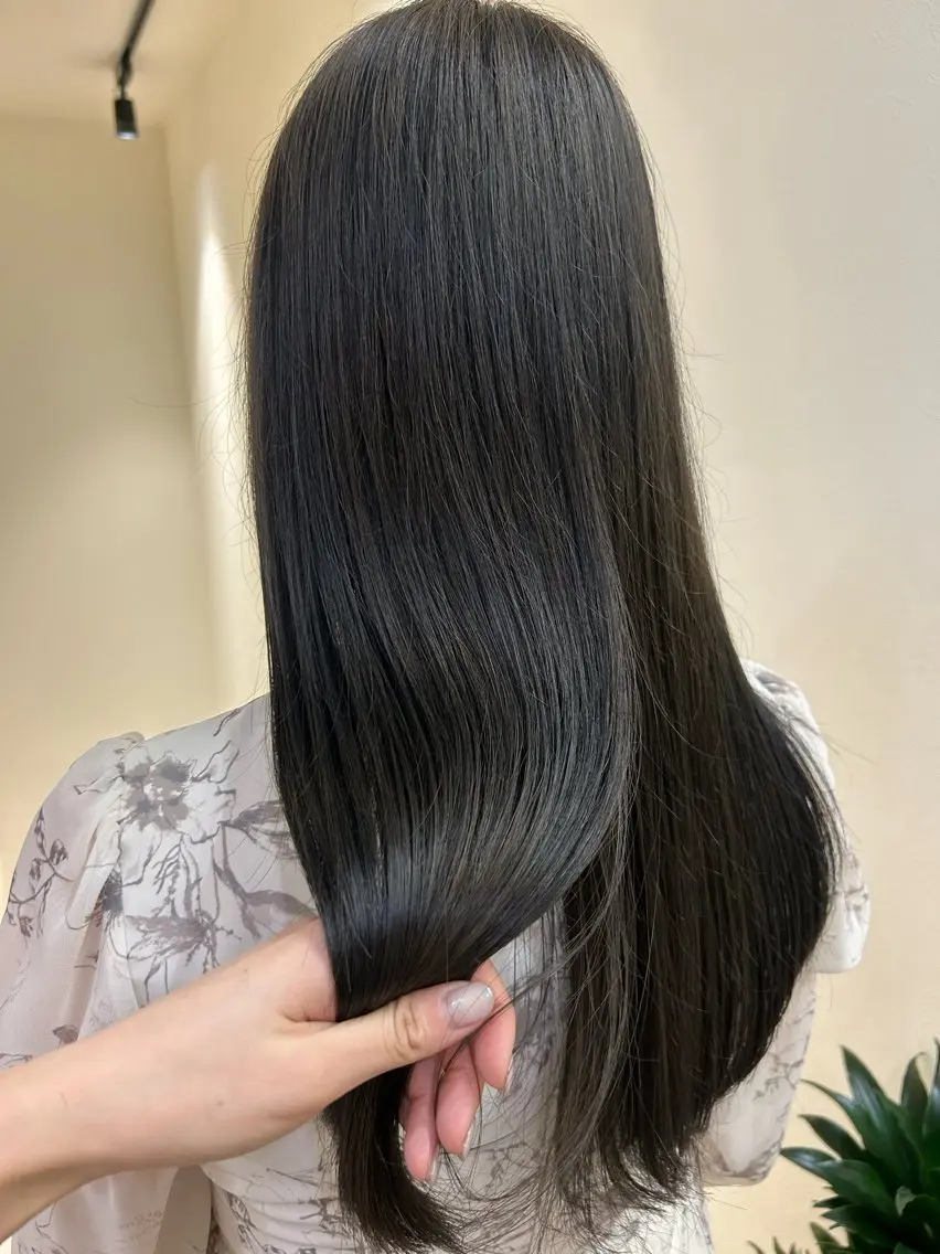 ロング カラー ブリーチ 透明感カラー グレージュ オリーブグレージュ オリーブグレー カット ヘアカラー トリートメント hubhair レイヤー/透明感のヘアスタイル