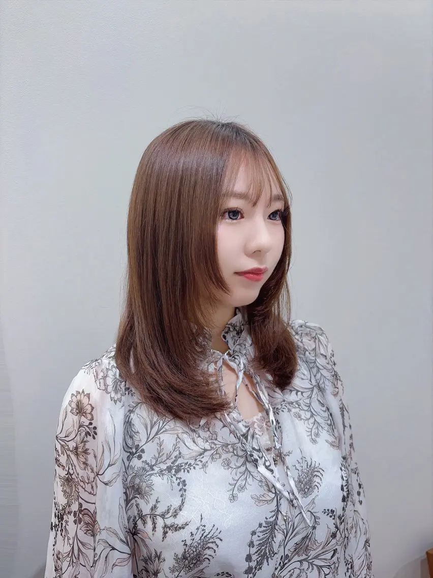 ミディアム ミディアムレイヤー 顔周りカット 韓国風ヘア レイヤーカット アベ ミオのヘアスタイル