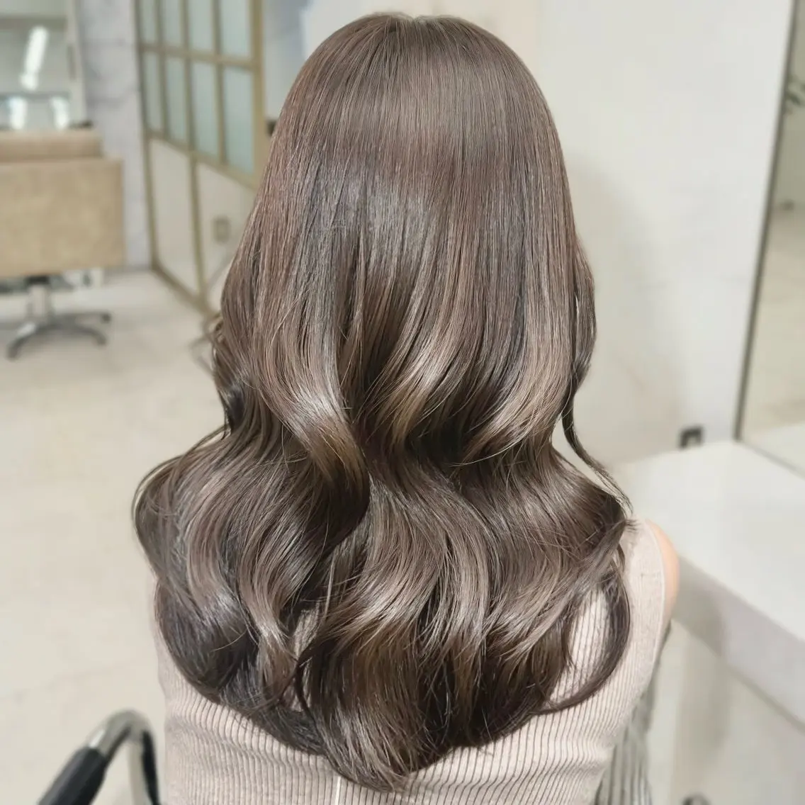 ロング 韓国系🐈‍⬛艶 カラー🌙IKUMIのヘアスタイル