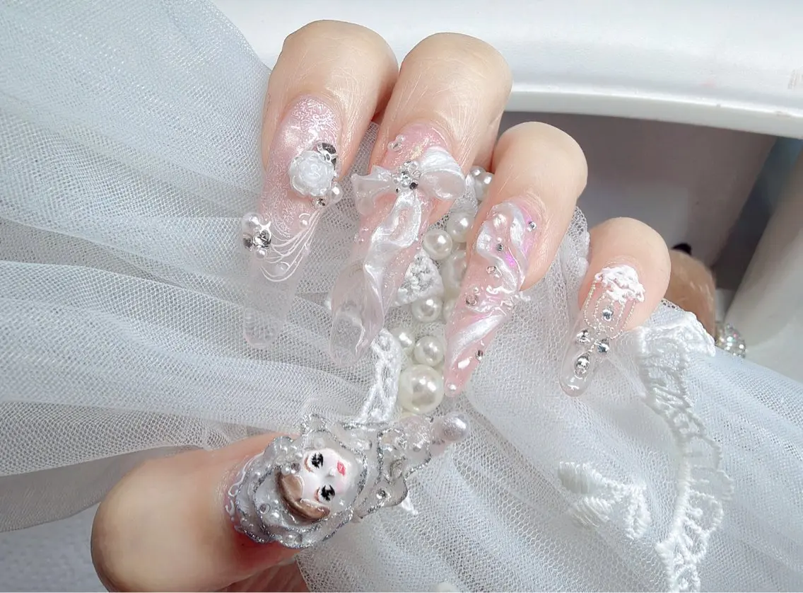 ネイル アートネイル オーロラネイル ガーリー キラキラネイル 韓国ネイル ハンドネイル Mio NailsalonUのネイルデザイン