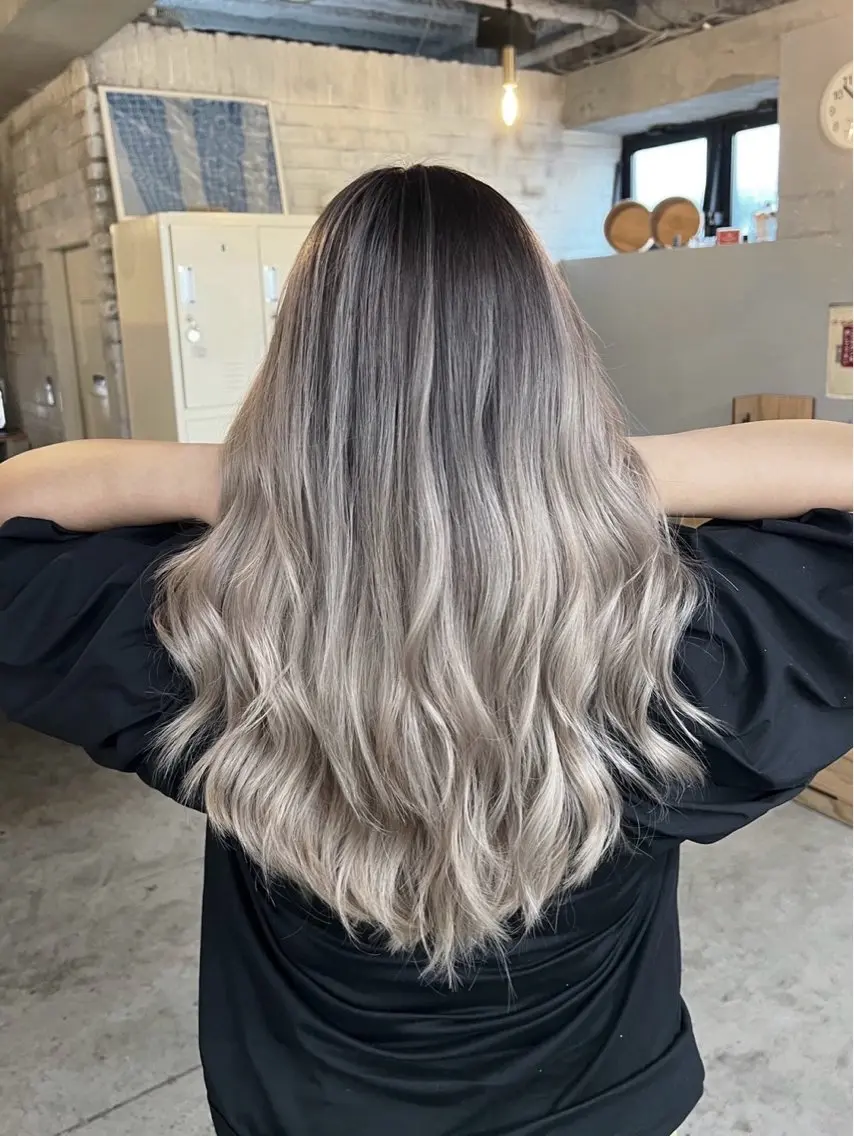 セミロング カラー バレイヤージュ レイヤーカット ヘアカラー トリートメント 指名数No.1 /NAOYAのヘアスタイル