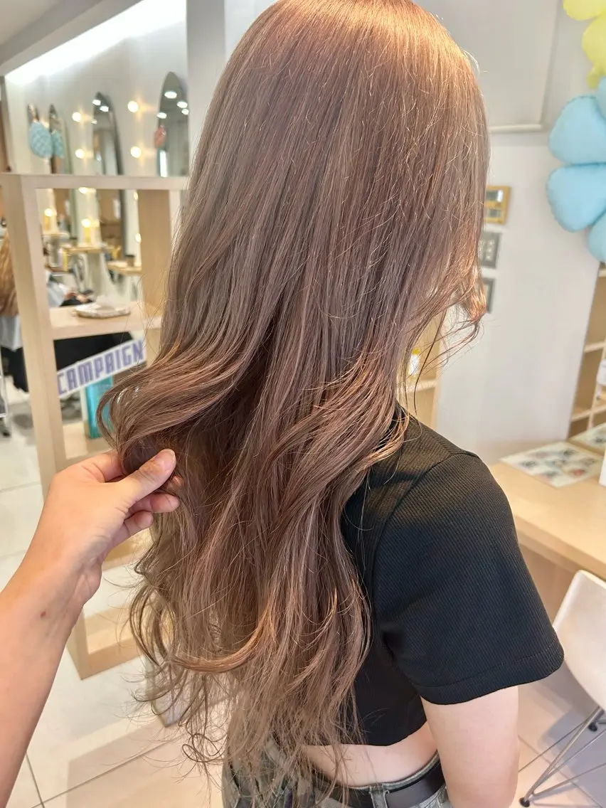 ロング 🍂透明感ベージュ カラー🍂森部杏菜のヘアスタイル
