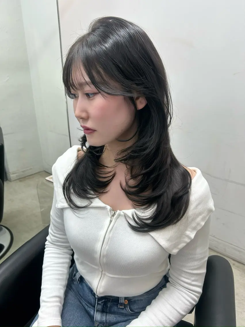 セミロング カラー グレージュ 韓国風ヘア レイヤーカット ワンホンヘア カット ヘアカラー トリートメント 韓国ヘア/レイヤー Lily Wongのヘアスタイル
