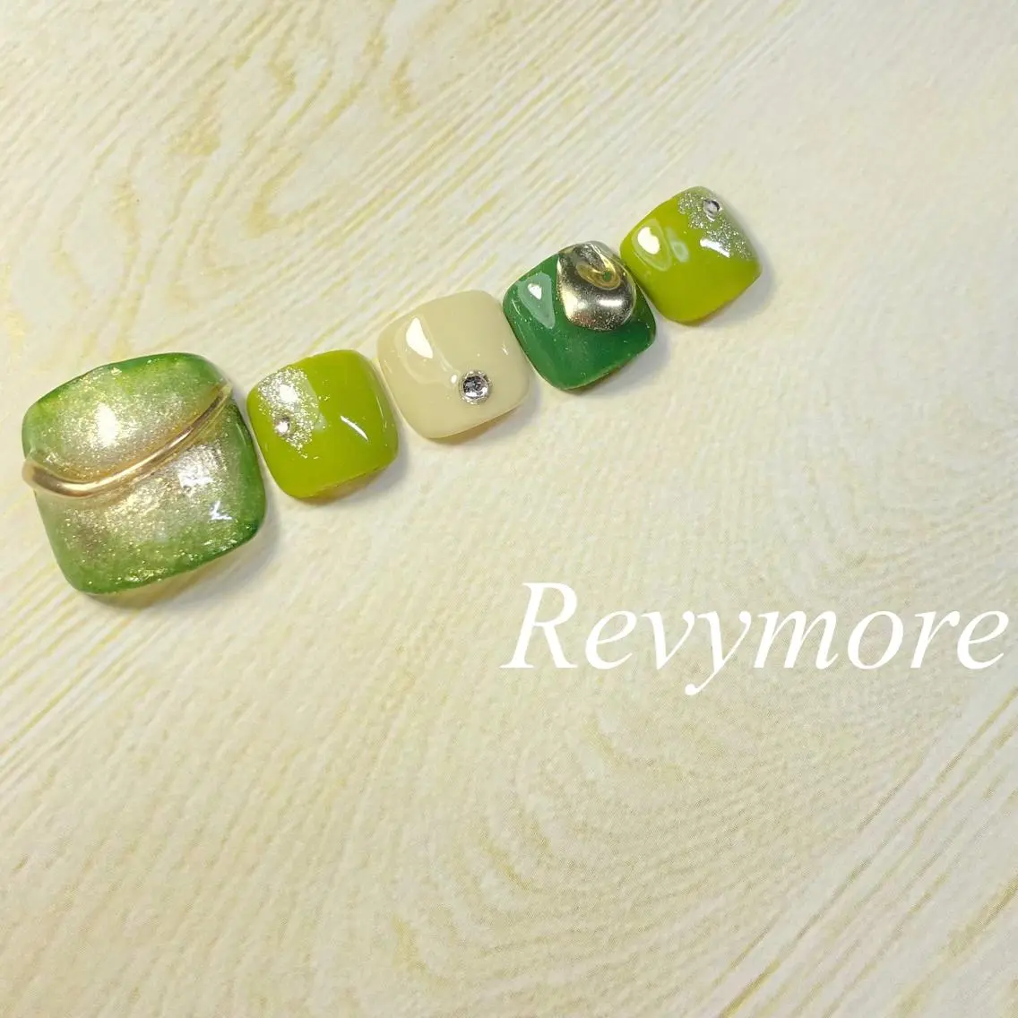 ショート ネイル アートネイル チークネイル ジェルネイル ミラーネイル ピスタチオネイル nail salon Revymoreのネイルデザイン