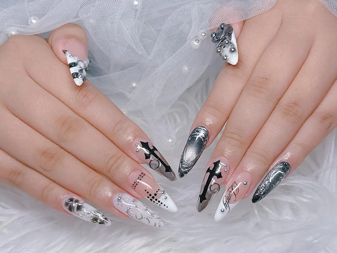 ロング カラー グラデーションカラー 韓国風ヘア ハンドネイル Bling Salonのネイルデザイン