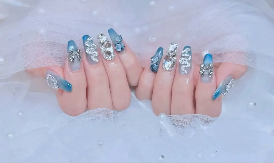 ネイル オーロラネイル チークネイル ジェルネイル ガーリー キラキラネイル ╹◡╹MimoEye lash🌻Nailのマツエク・マツパデザイン