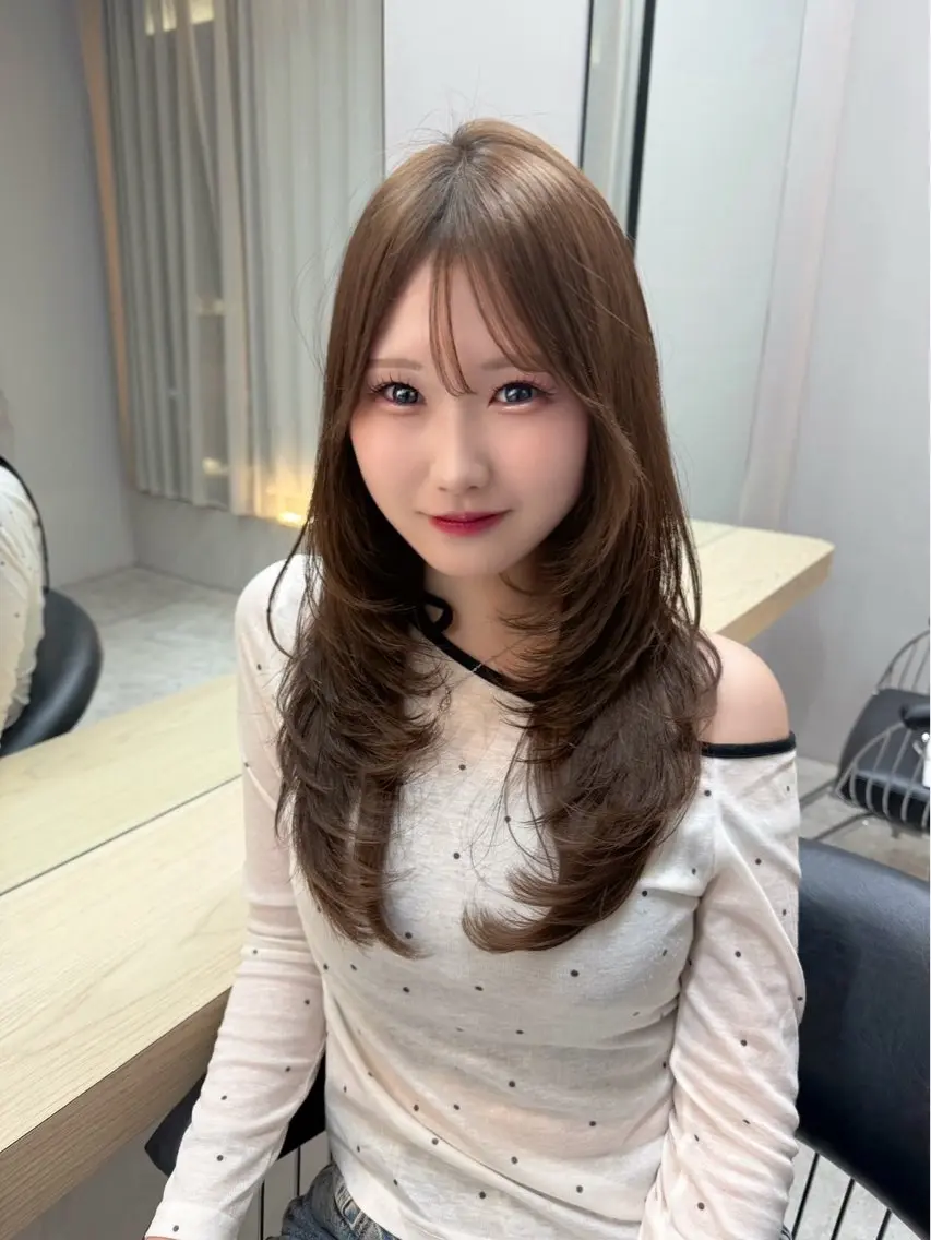 ロング ラベンダーベージュ 顔まわりレイヤー 顔周りカット 韓国風ヘア レイヤーカット カット ヘアカラー トリートメント RYOTA レイヤー 中明度カラー/縮毛のヘアスタイル