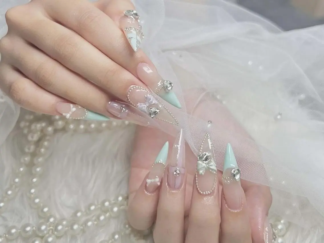 ネイル フラッシュネイル フットネイル フレンチネイル ジェルネイル マグネットネイル ハンドネイル Huyn Nail Shinjyukuのネイルデザイン