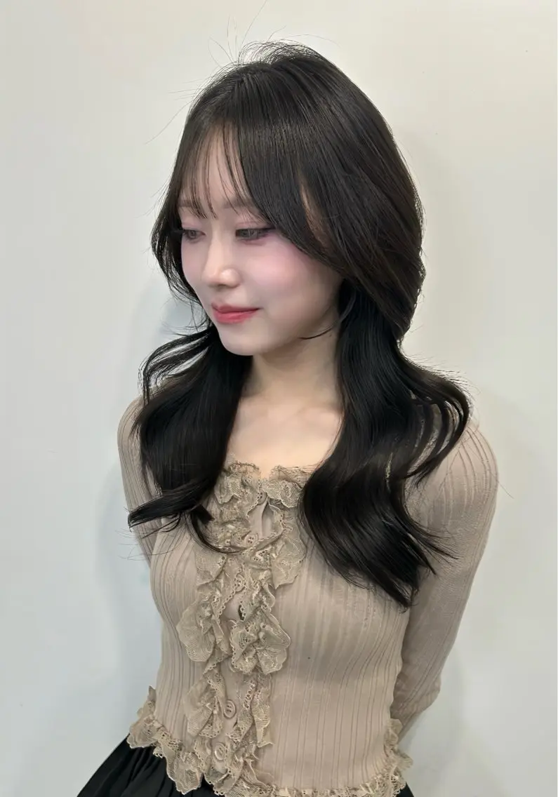 セミロング カラー ハイレイヤー レイヤーカット カット ヘアカラー トリートメント 韓国ヘア/レイヤー Lily Wongのヘアスタイル