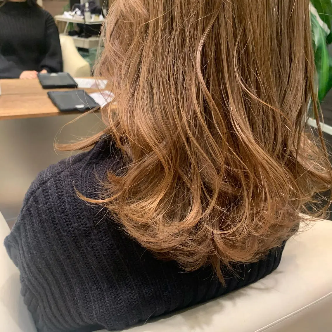 セミロング カラー 【完全個室】髪質改善 暖色カラー/山崎唯奈のヘアスタイル