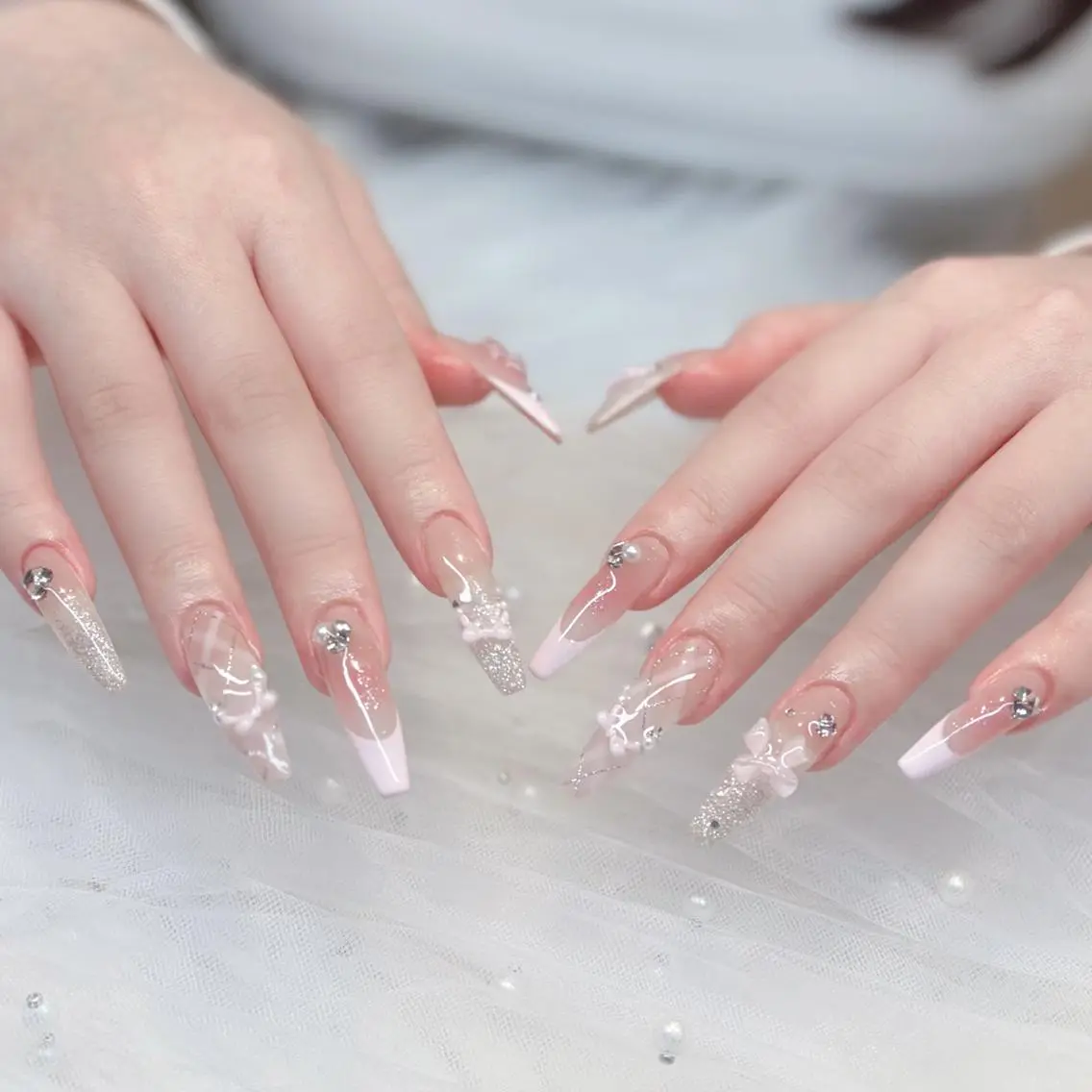 ネイル チークネイル キラキラネイル リボン ワンホンネイル ハンドネイル Keli Nail 難波のネイルデザイン