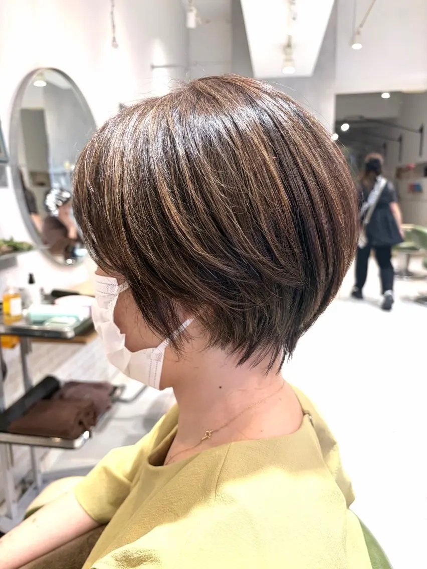 ショート カラー カット ヘアカラー 丸みショート/ ハイライトカラーのヘアスタイル