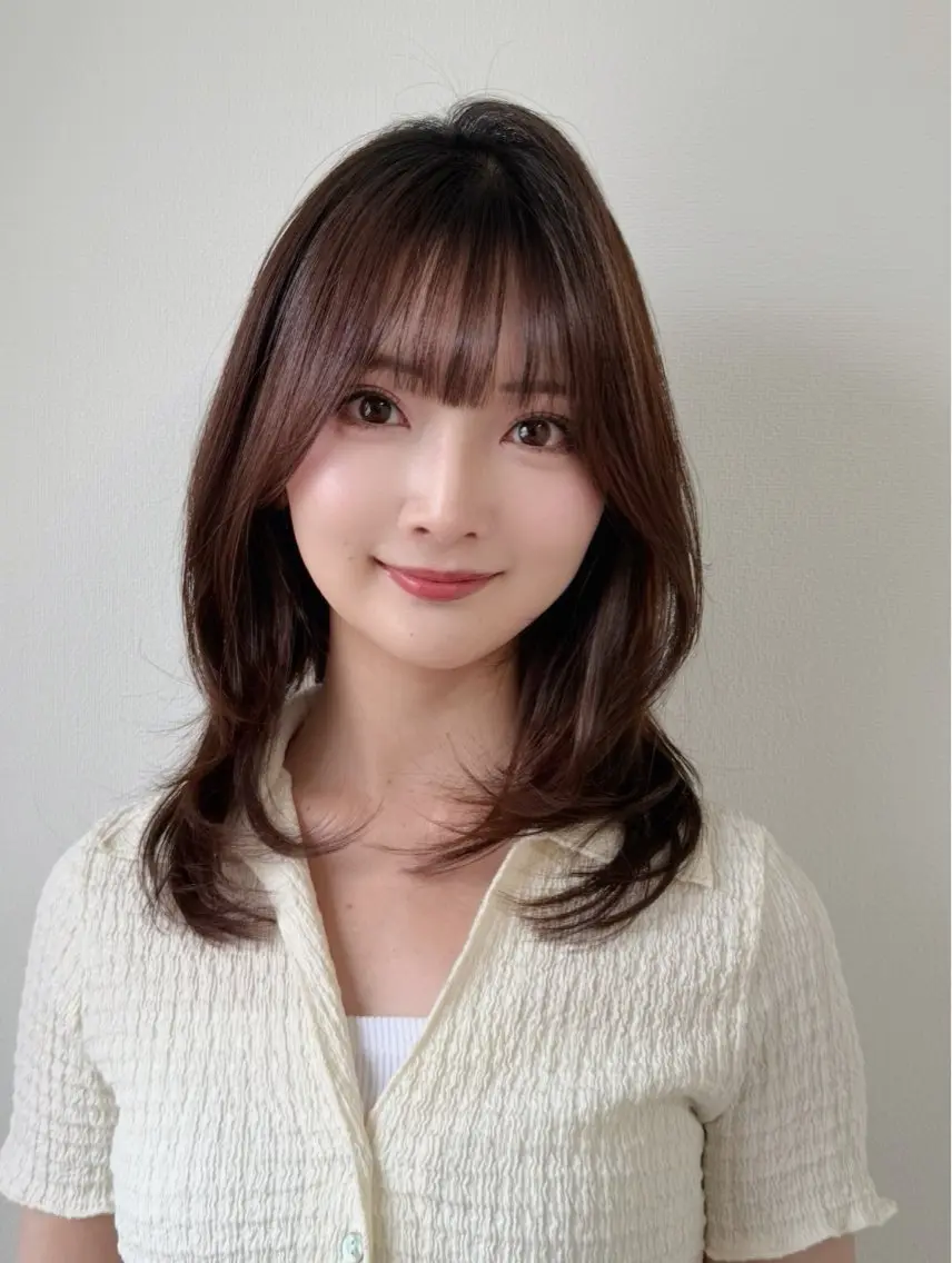 ミディアム カラー ミディアムレイヤー アッシュ アッシュブラウン ブラウンカラー 透明感カラー カット ヘアカラー トリートメント 小顔レイヤー/ ベージュ🤍Rieのヘアスタイル