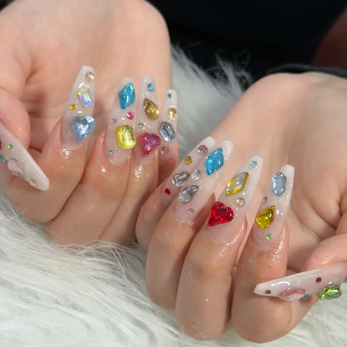 ネイル ハンドネイル フットネイル LAVISH nanamiのネイルデザイン