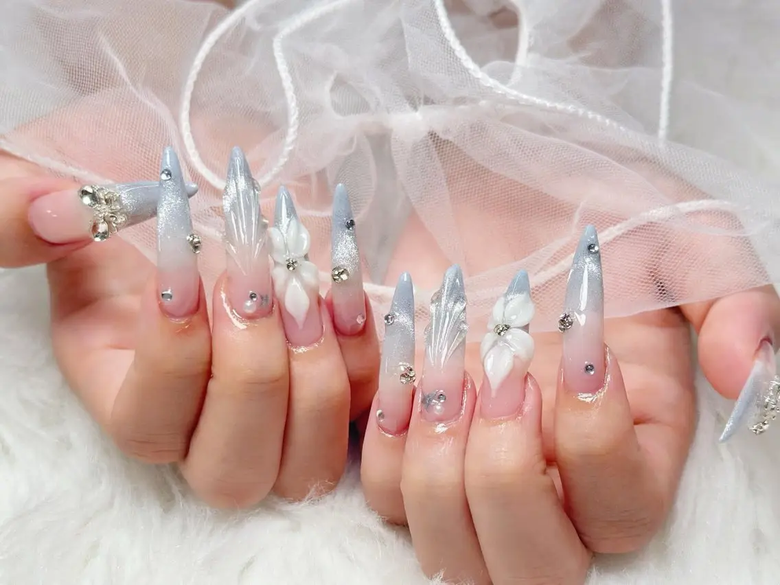 ネイル AURA NAIL 上前津のネイルデザイン
