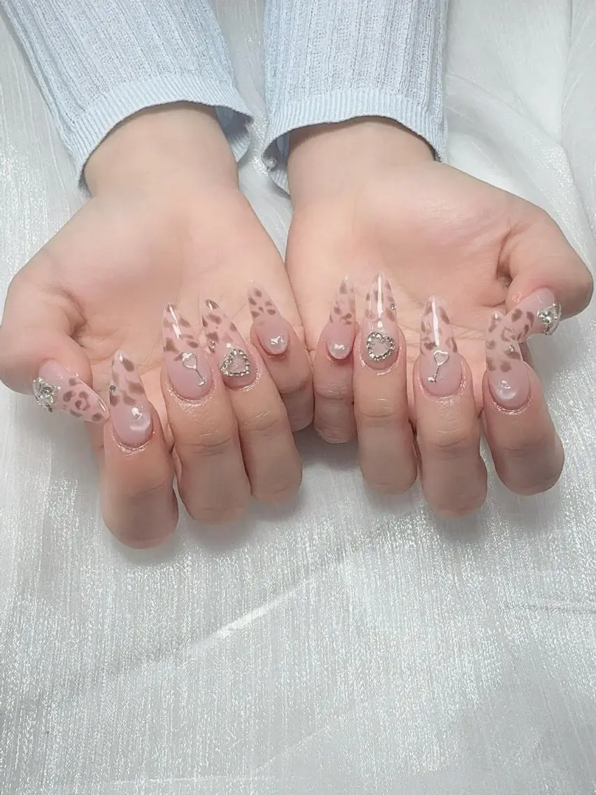 ネイル フレンチネイル グラデーション 韓国ネイル マグネットネイル ミラーネイル ハンドネイル ハンドケア Hara Nail 【持ち込みOK】のネイルデザイン