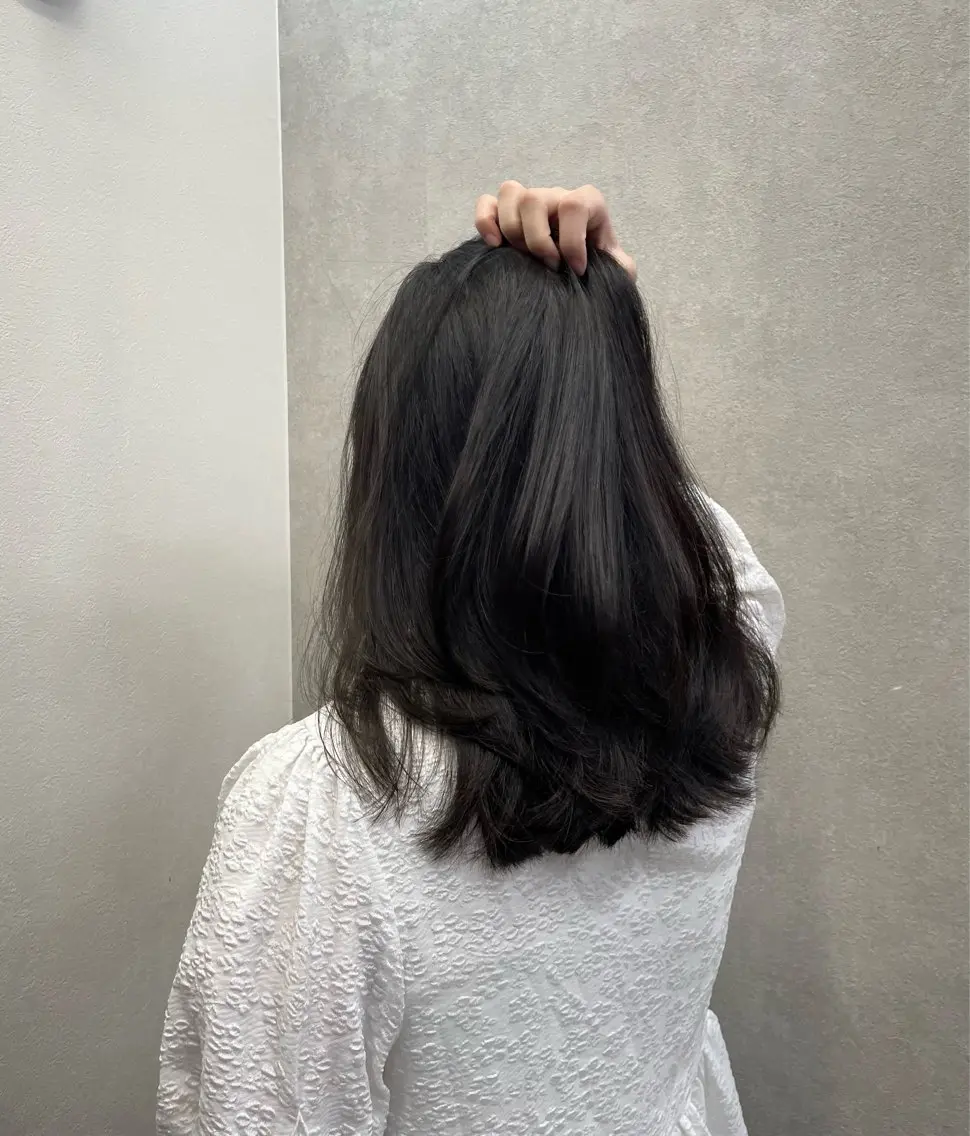セミロング レイヤーカット 堀 綾花のヘアスタイル