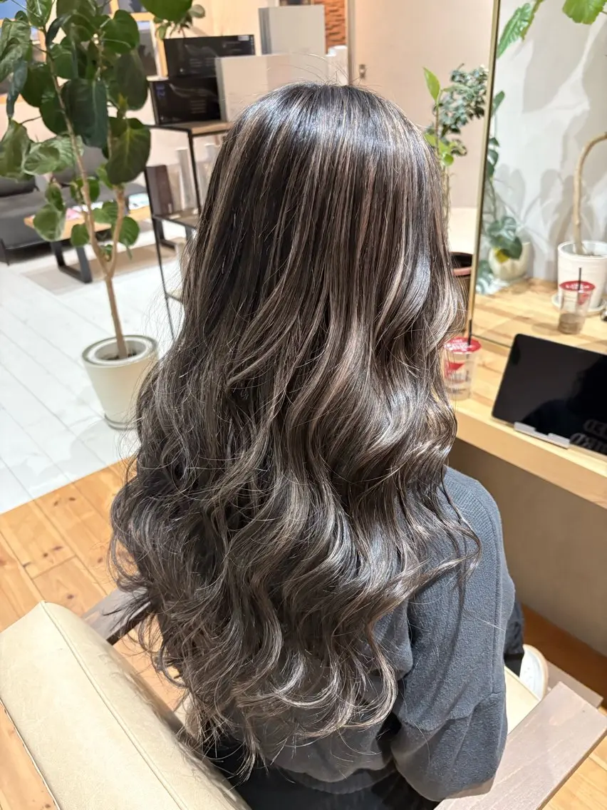 ロング ハイライト カット ヘアカラー プルシールエクステ/ ハイトーン/ブリーチのヘアスタイル