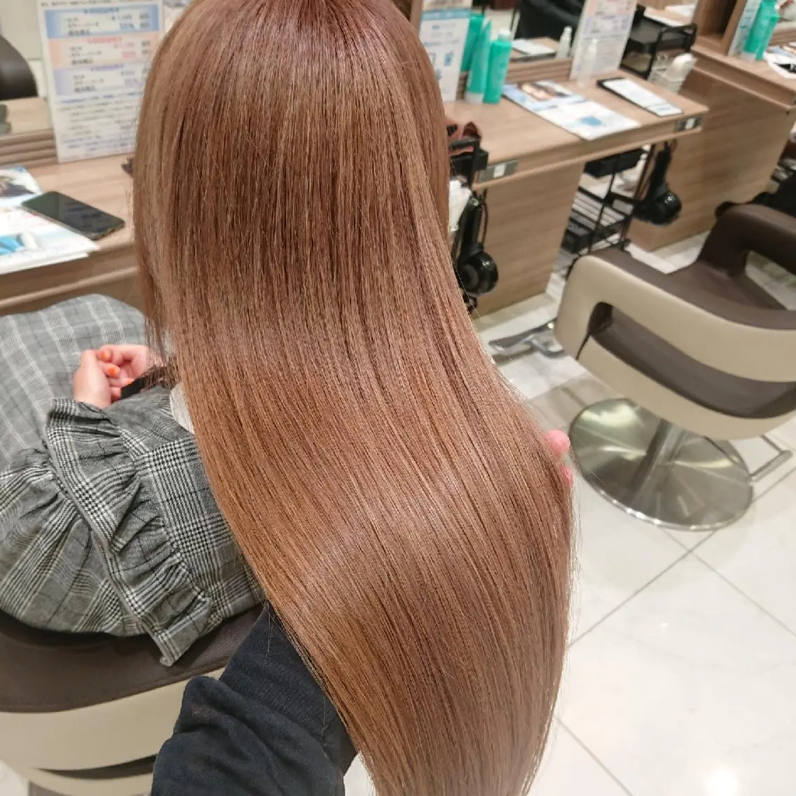 ロング カラー ベージュカラー ブリーチ ケアブリーチ ミルクティーベージュ ウルフカット/デザイ ンカラー/あらげのヘアスタイル