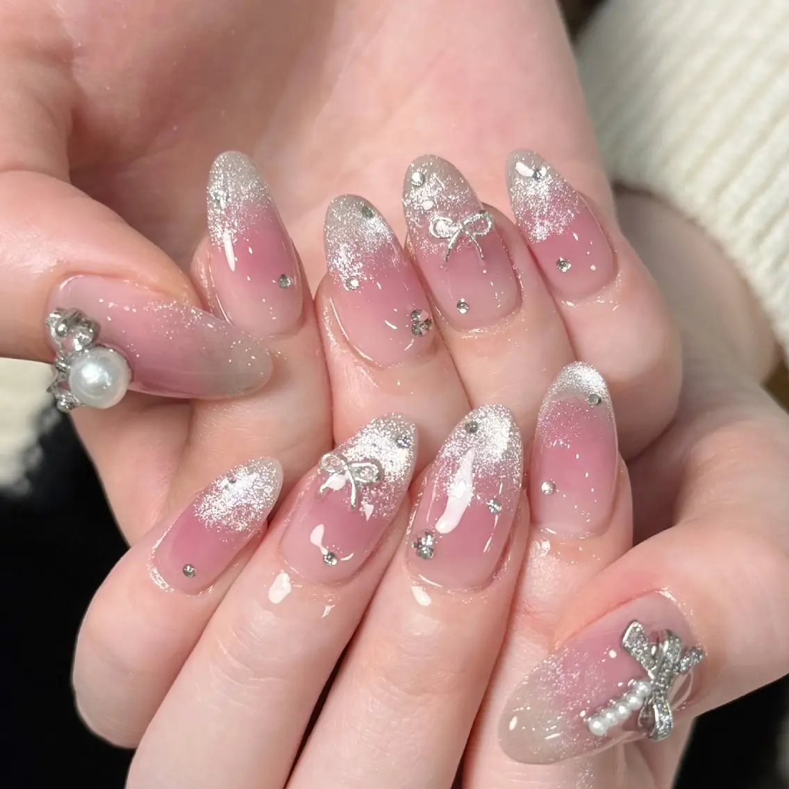 ネイル チークネイル フレンチネイル ジェルネイル ガーリー キラキラネイル ハンドネイル UM Nail Salonのネイルデザイン