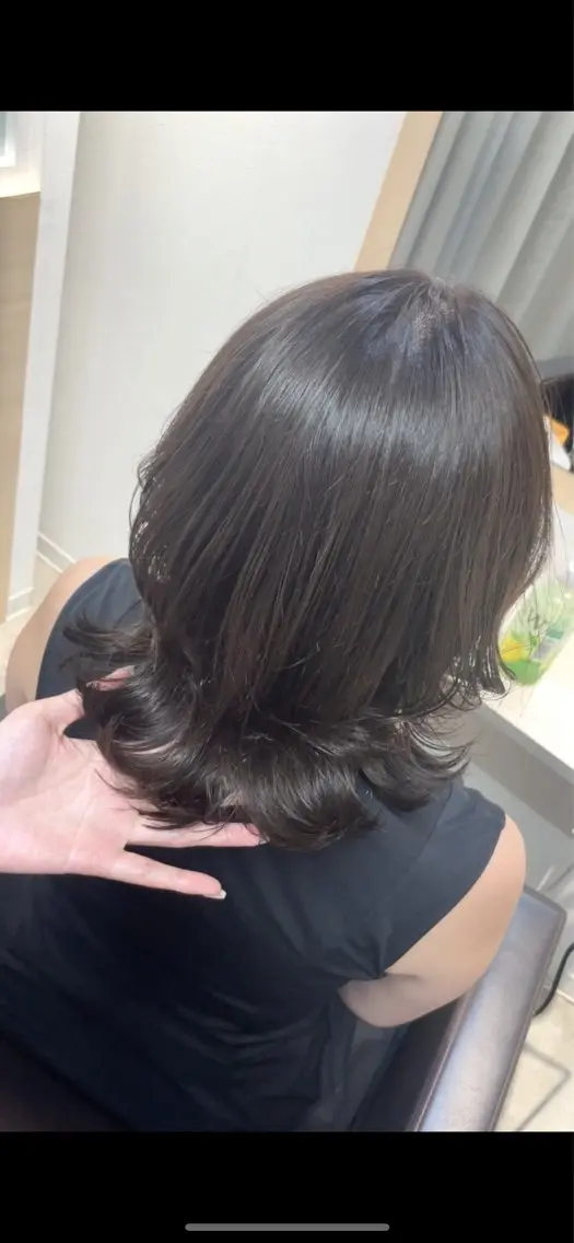 ミディアム カラー ミディアムレイヤー ブリーチ グレージュ ブリーチなしカラー くびれヘア カット ヘアカラー トリートメント ご新規様限定 透明感カラーKANAのヘアスタイル