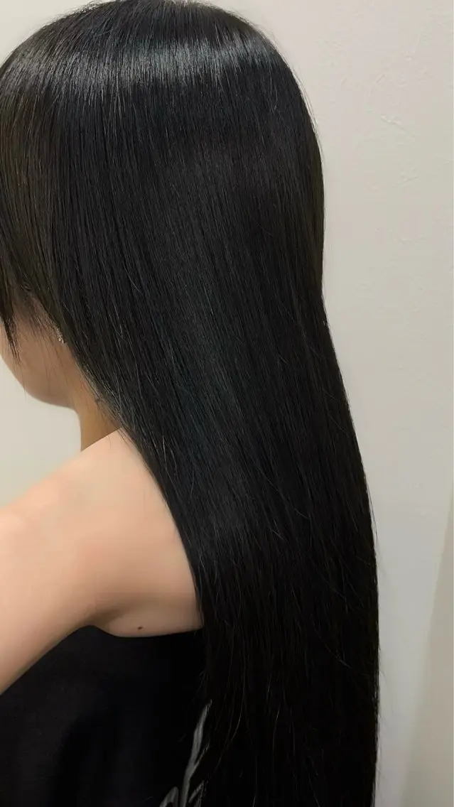 ロング カラー 黒髪 ブルーカラー ブルーブラック ヘアカラー 古賀 桜のヘアスタイル