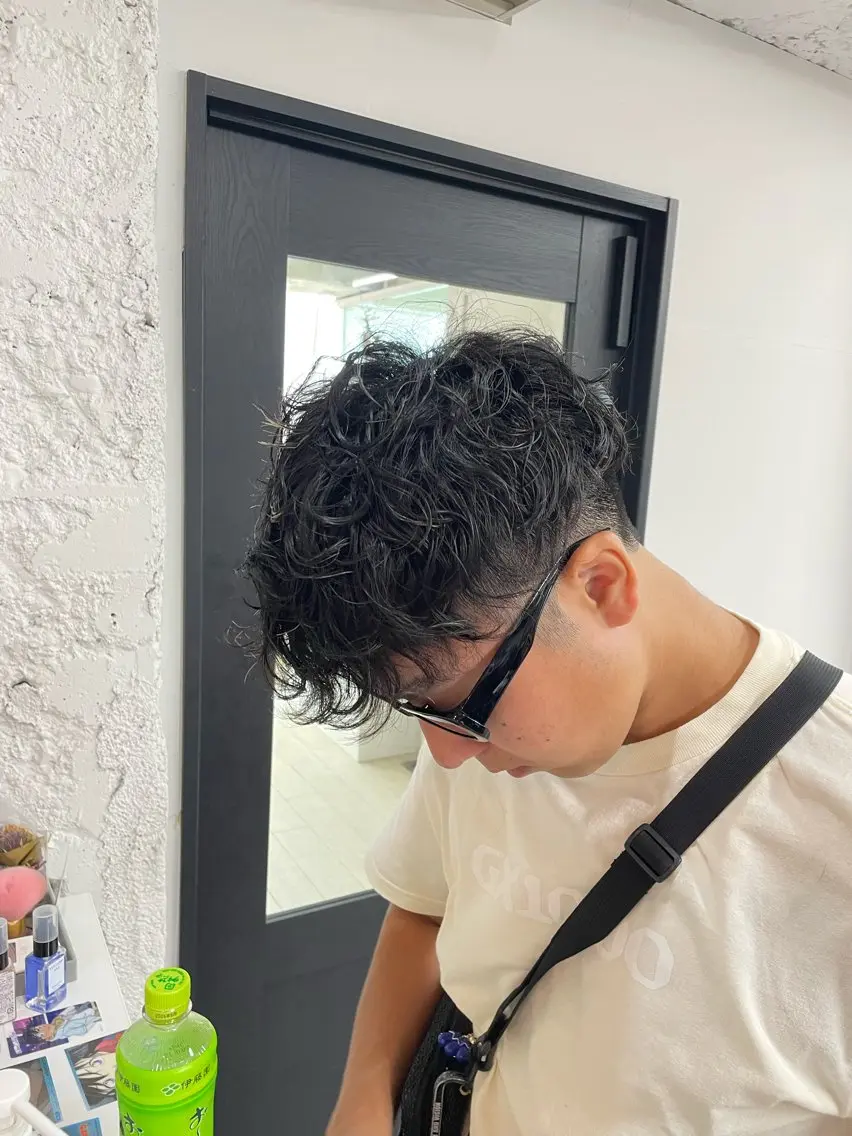 パーマ メンズ スペインカール いちかわ ことねのヘアスタイル