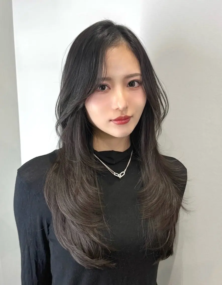 ロング カラー ロングレイヤー 黒髪 グレーブラック グレージュ ハッシュカット 🌿レイヤー/ブリー チ/🌿‬JINのヘアスタイル