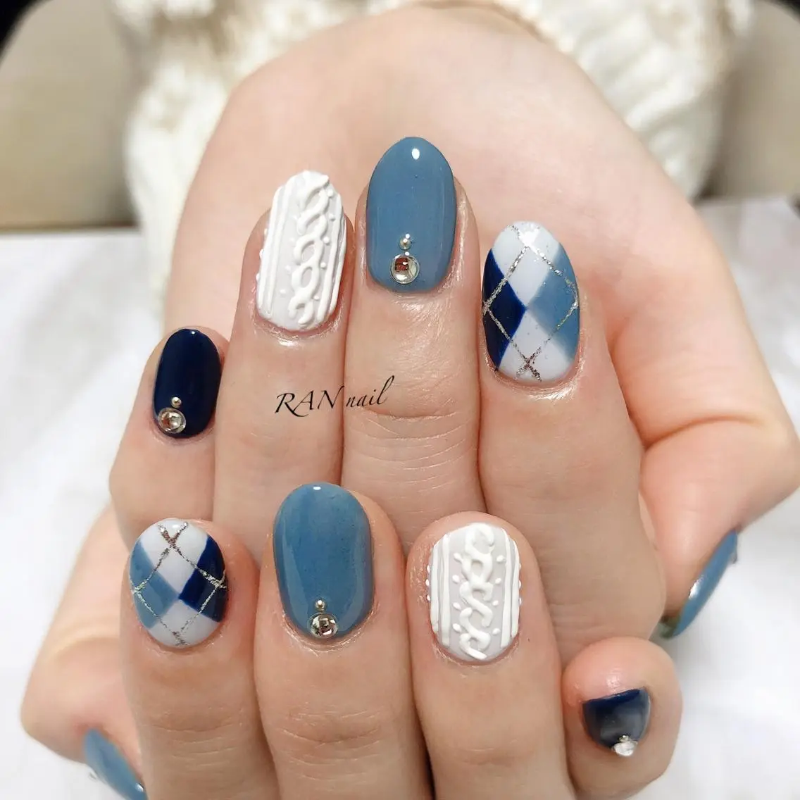ネイル ブルー フットネイル オフィスネイル 春ネイル ホワイト ハンドネイル フットネイル RAN nailのネイルデザイン