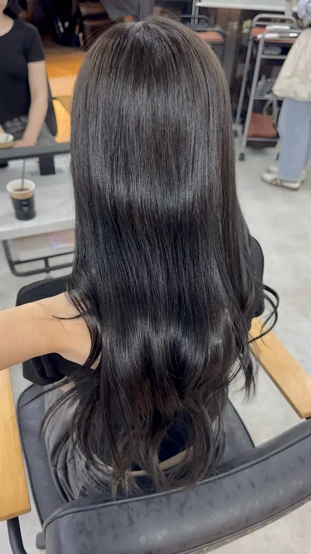ロング カラー アッシュ アッシュブラウン ベージュカラー 黒髪 ブリーチ 赤み無し柔らかカラー 【梅田】madokaのヘアスタイル