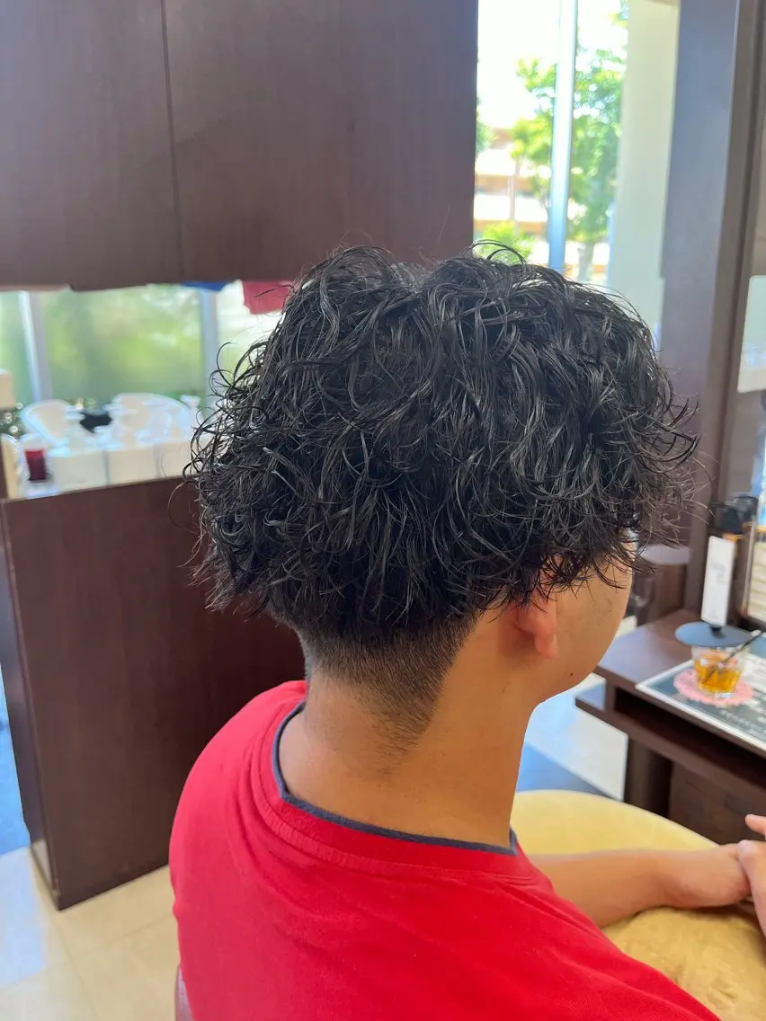 ショート パーマ メンズ センターパート メンズパーマ 刈り上げ スパイラルパーマ 🧊メンズ特化🧊 高木航希のヘアスタイル
