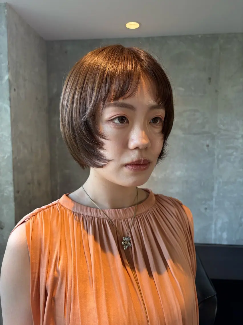 ショート ボブ カット ハイトーン・ショート 酸性ストレート/愛加のヘアスタイル