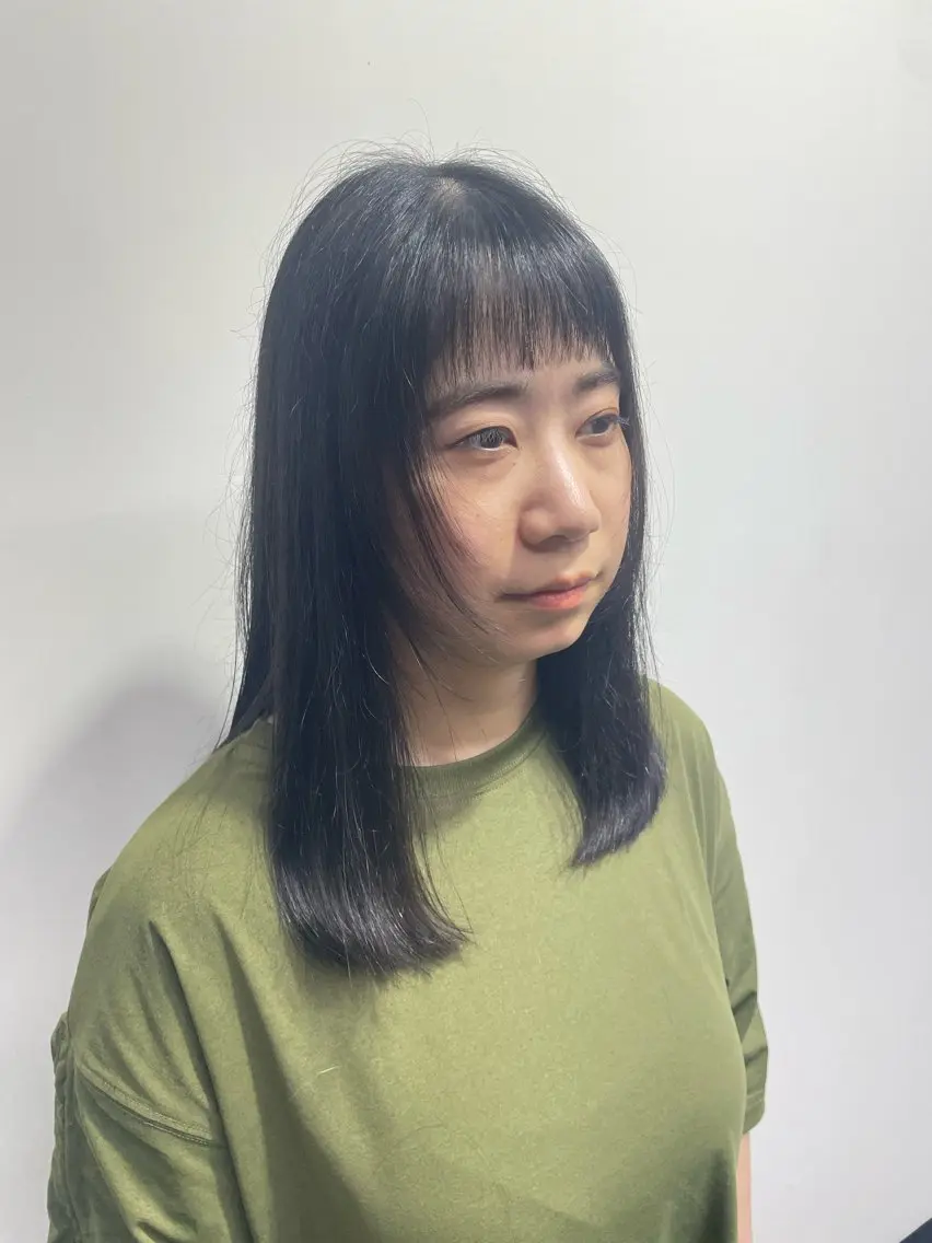 セミロング オン眉 カット Sakairi Yunaのヘアスタイル