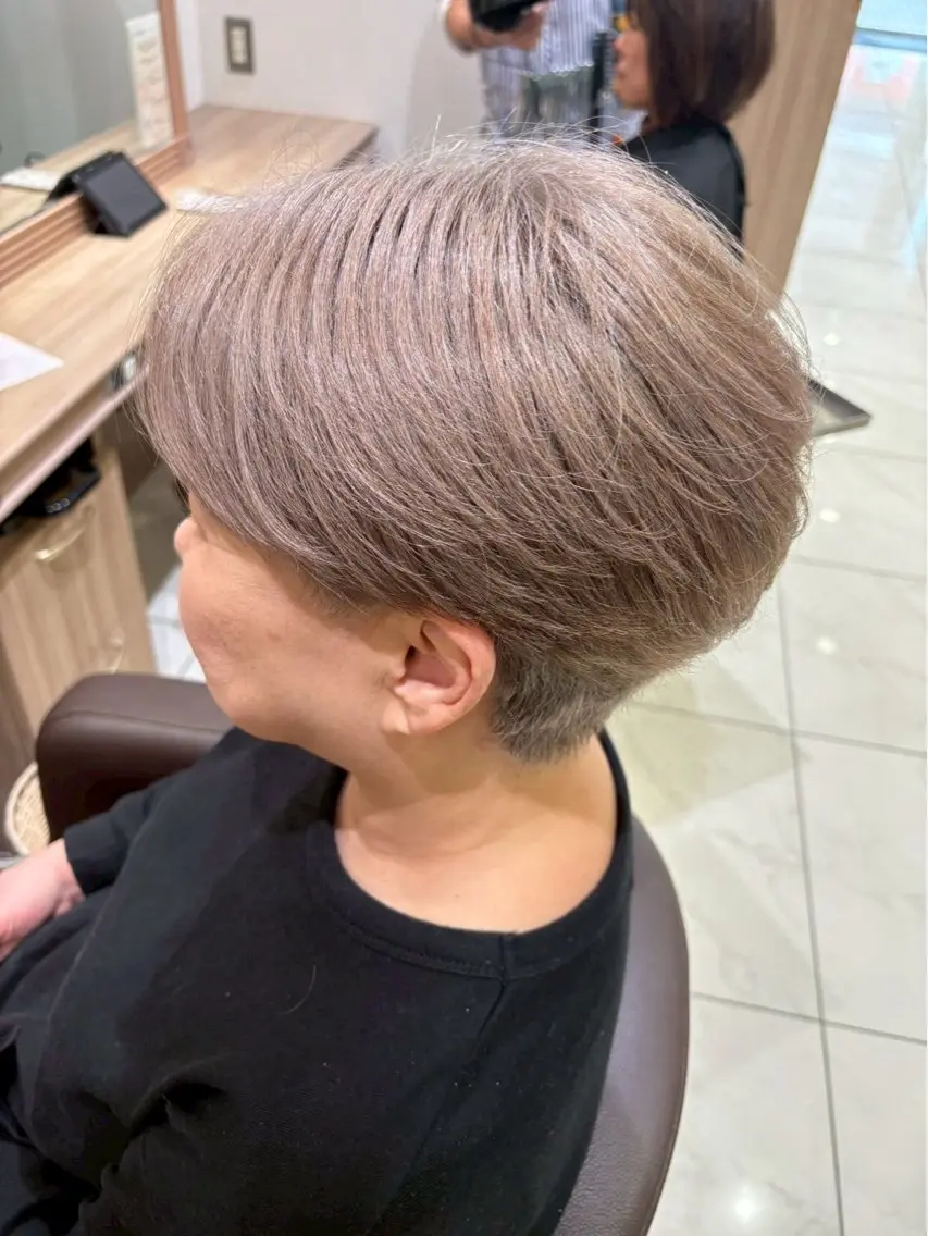 ショート カラー 三川 洋樹のヘアスタイル