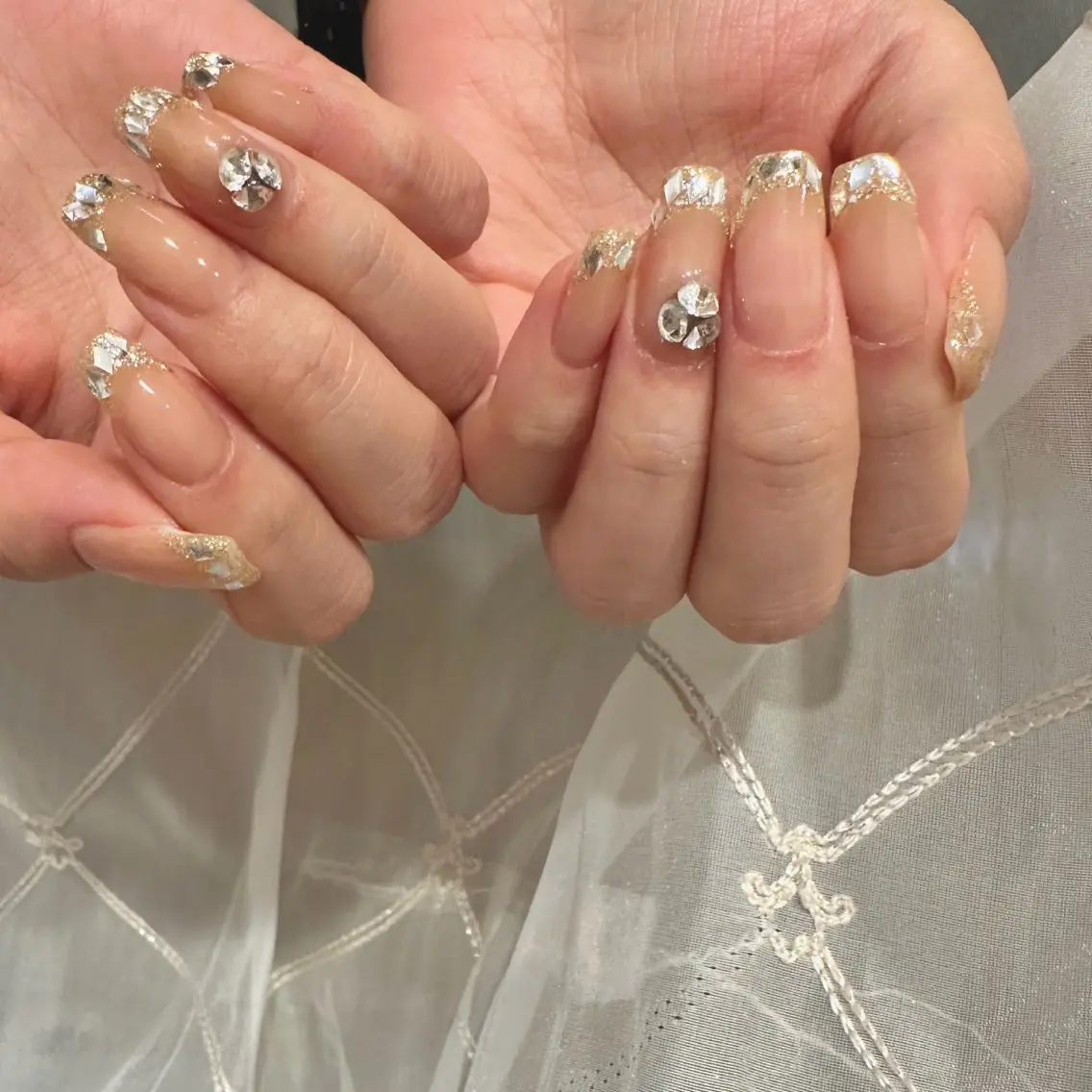 ネイル フレンチネイル ガラスフレンチ ストーンネイル private. nailsalonのネイルデザイン