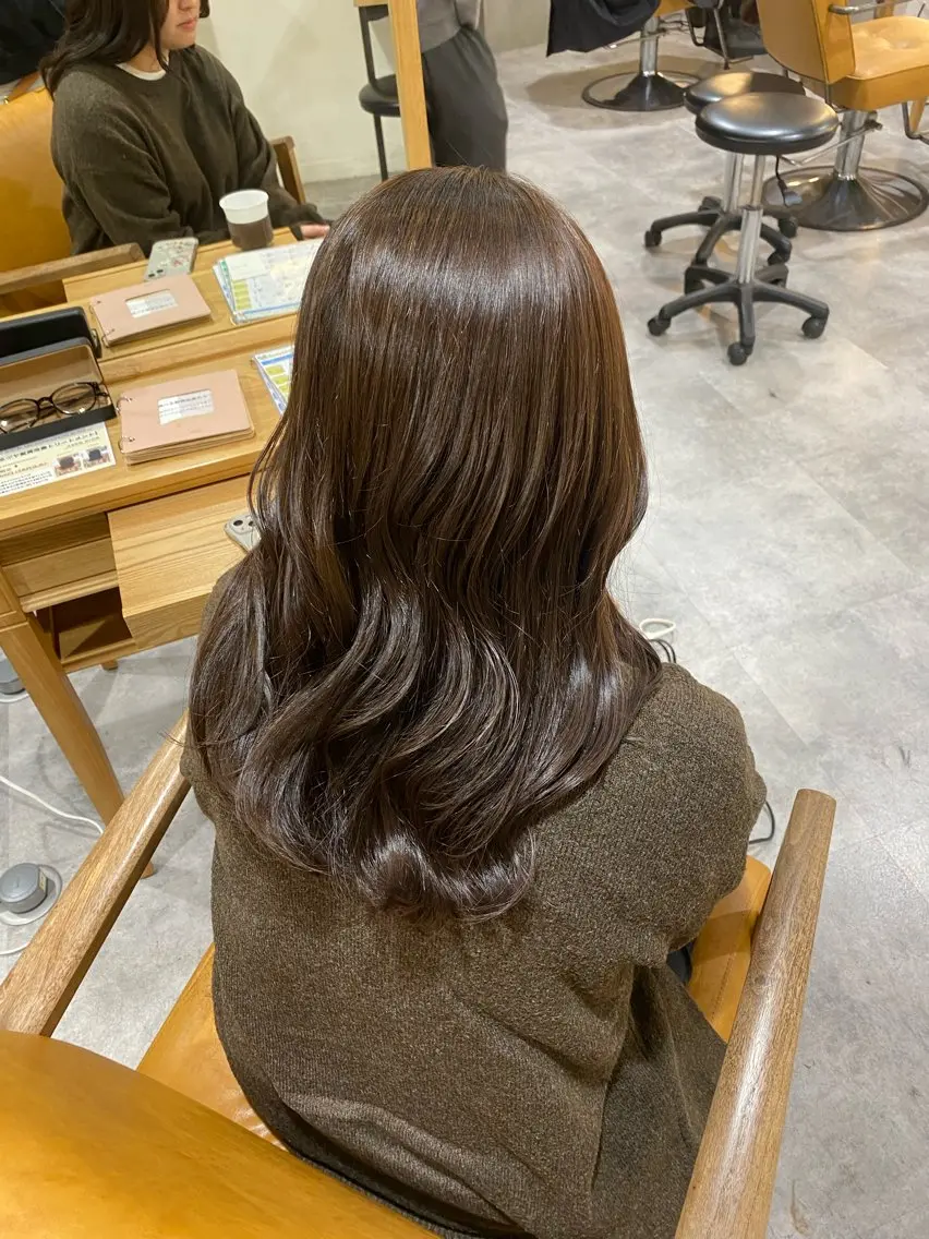 ロング カラー カット ヘアカラー トリートメント ベージュ/オリーブ/ miyabiのヘアスタイル
