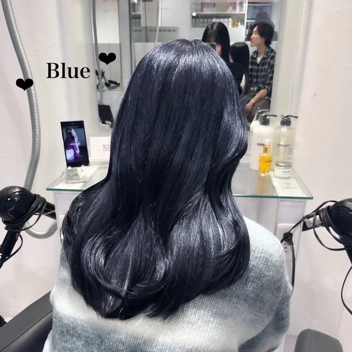 カラー ブルーカラー 黒川 まりあのヘアスタイル