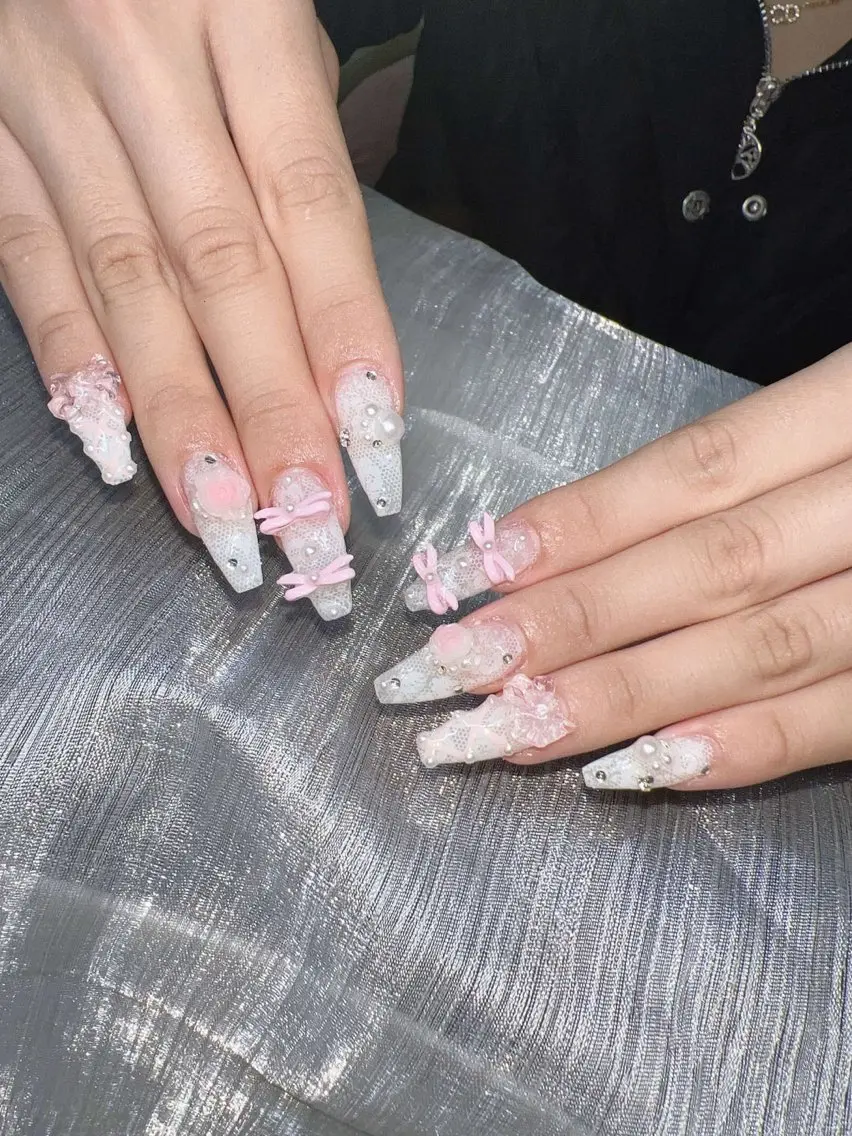 ネイル 長さ出し グラデーション 卒業式 キラキラネイル マグネットネイル Lee Nails チップ長さだし専門店のネイルデザイン
