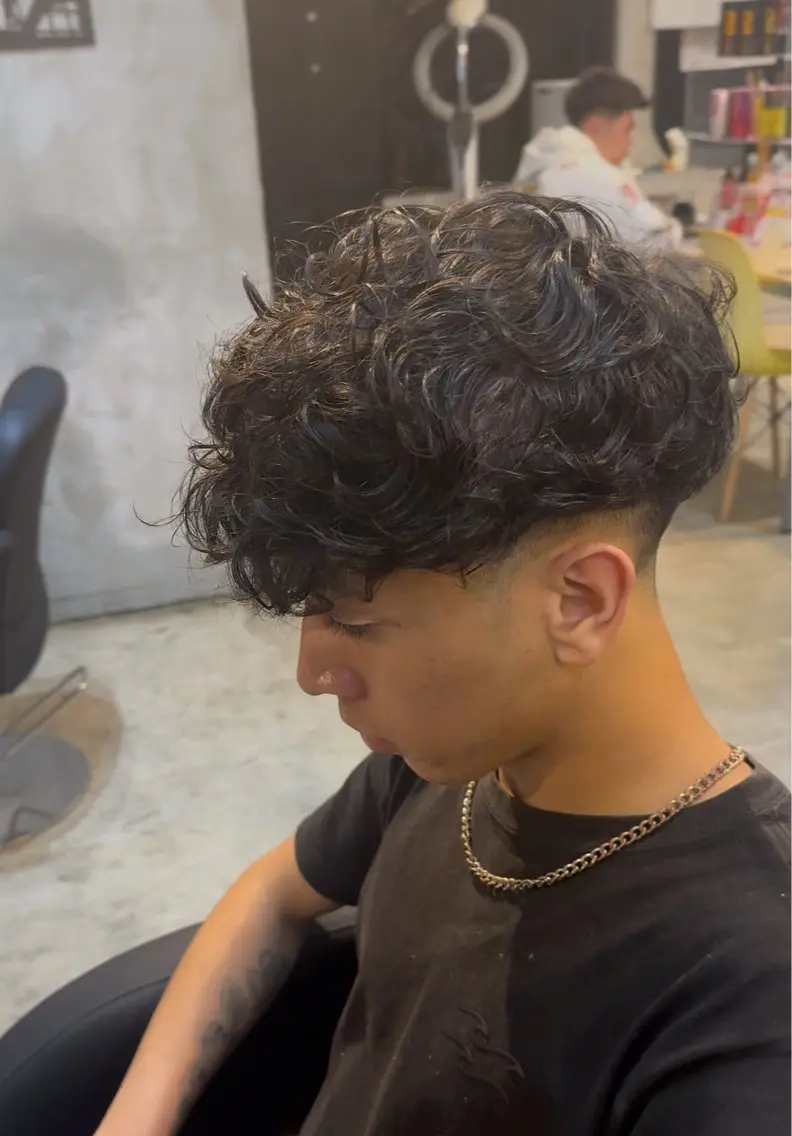 ショート パーマ メンズ スペインカール カット パーマ 🔥メンズ圧倒的人気 ROOOMEN松田隆のヘアスタイル