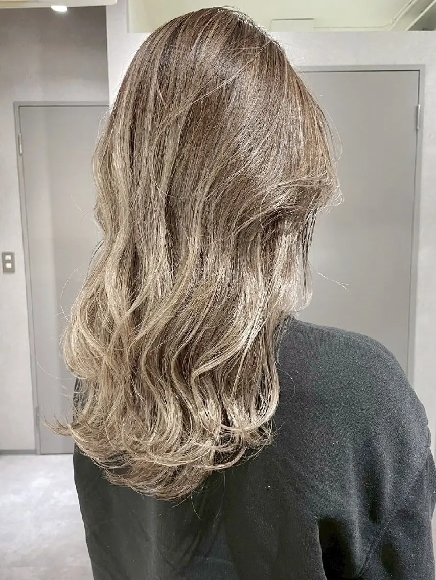 カラー コト ネのヘアスタイル