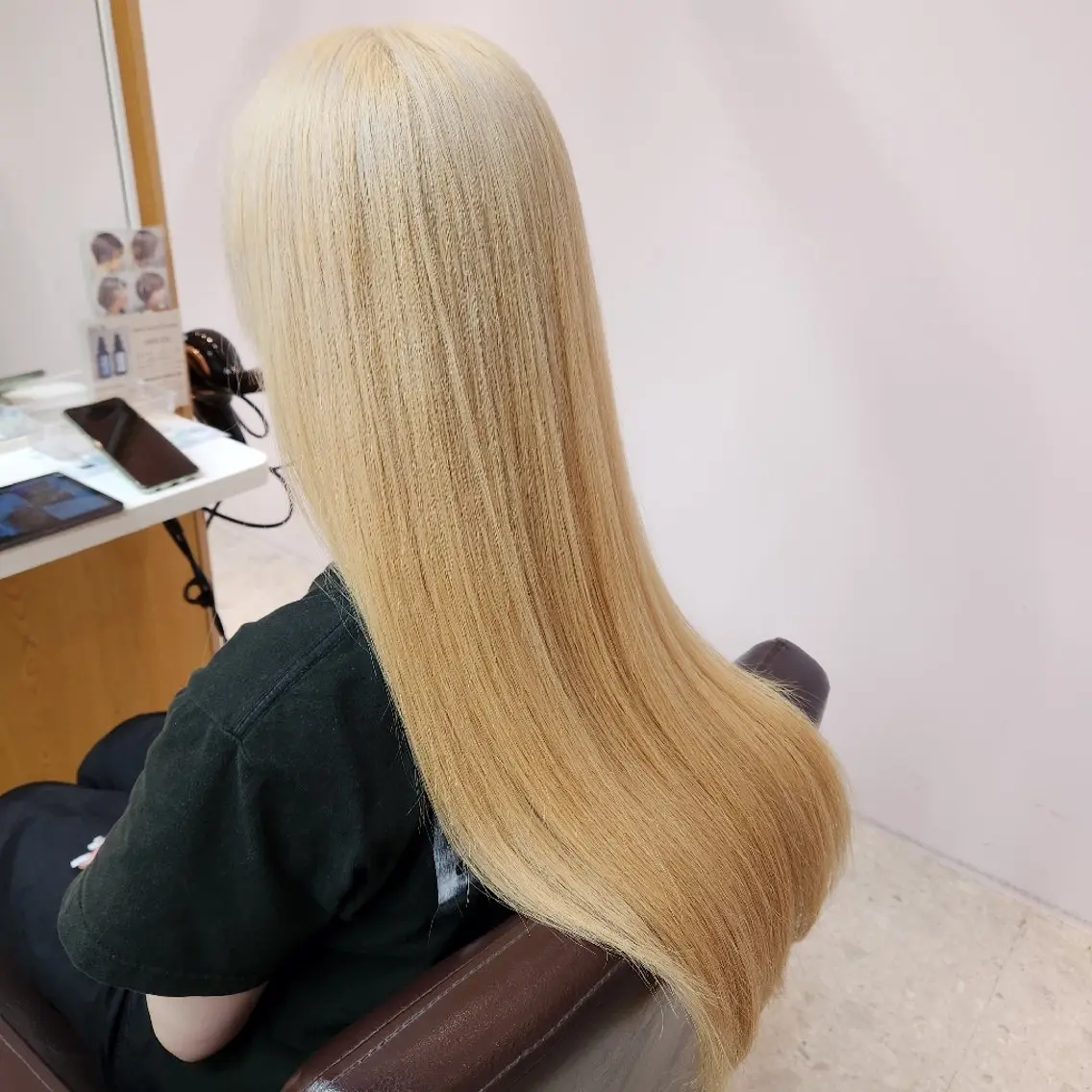 ロング カラー ブリーチ FORME野口 晴香のヘアスタイル