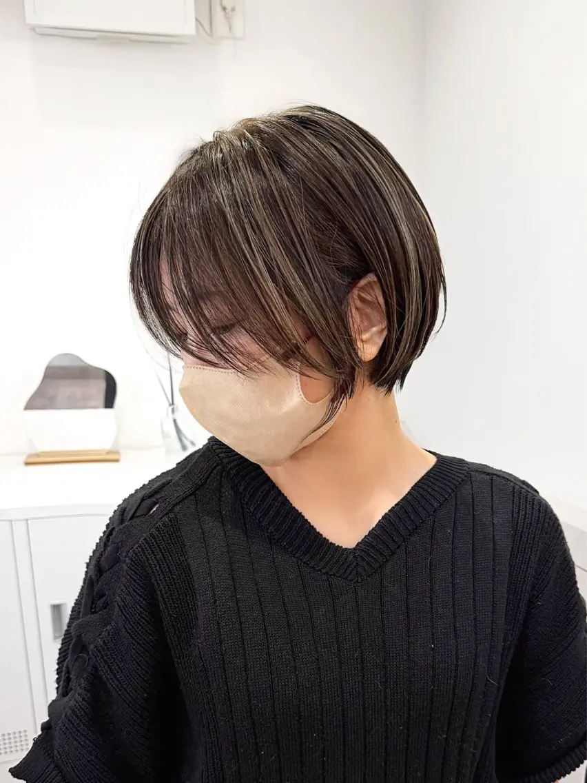 ショート カラー ハイライトカラー ハイライト ショートのための 曲がる縮毛矯正のヘアスタイル